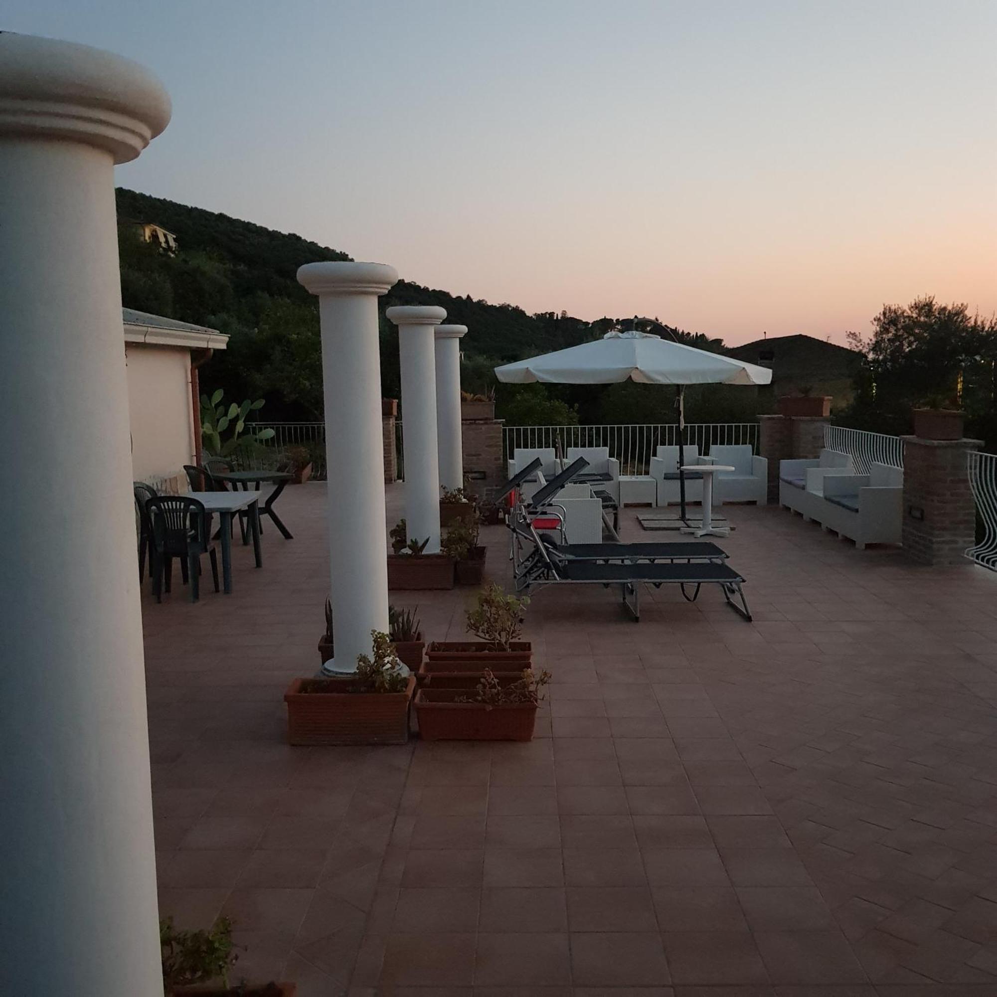 Villa Capri 丰迪 外观 照片